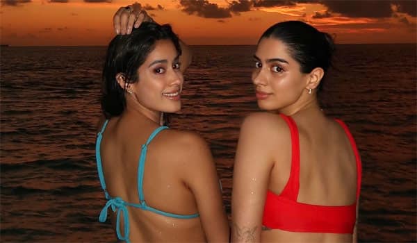 Back-photo-shared-by-Janhvi-and-Khushi-has-garnered-10-lakh-likes