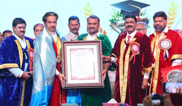 Actor-Arjun-and-Director-P-Vasu-receive-Doctorate-Degrees-at-Dr.MGR-Educational-&-Research-Institute