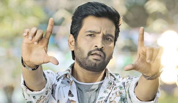 Santhanam-to-play-director