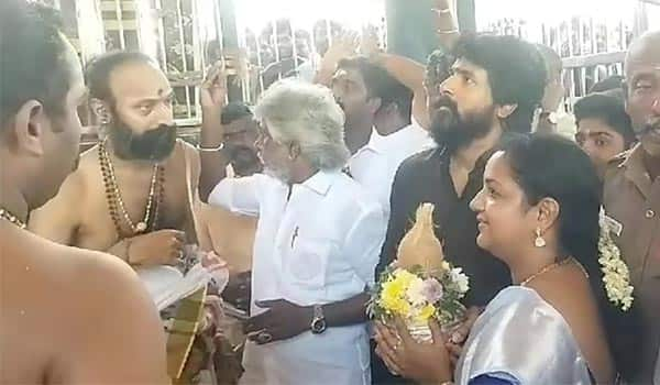 Sivakarthikeyan-visited-the-Madurai-Alagar-Temple-with-his-wife.