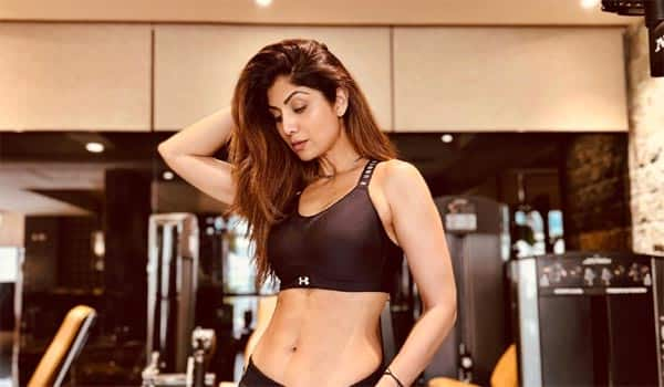 So-slim-at-such-an-age,-the-stunning-Shilpa-Shetty