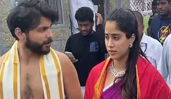 Janhvi-Kapoor-had-darshan-at-Tirupati-temple