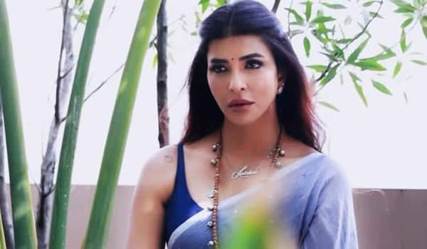 Airline-accuses-Lakshmimanchu-of-refusing-to-hand-over-her-bag-for-testing