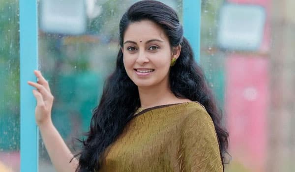 I-have-a-boyfriend...-he-is-not-Vishal-says-Abhinaya