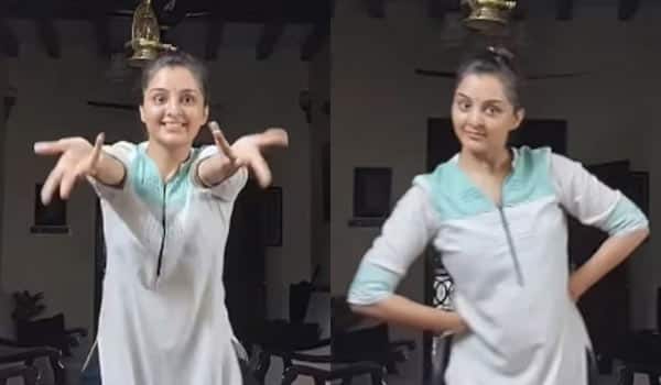 Manju-Warrier-corrected-the-changed-steps-in-dance-with-humor