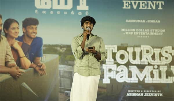 Do-you-know-who-the-director-of-Tourist-Family-is