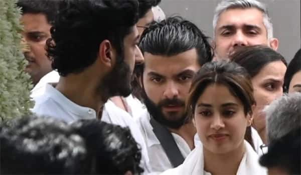 Janhvi-Kapoor-came-with-her-boyfriend-to-pay-her-last-respects-to-her-grandmother