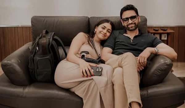 Is-Mrunal-Thakur-in-love-with-a-divorced-actor