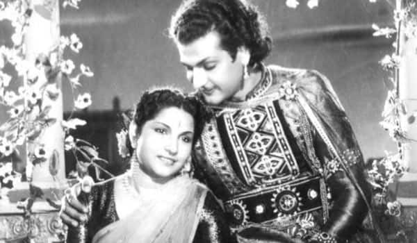 Flashback-Malathi-is-not-shy-despite-acting-opposite-three-superstars