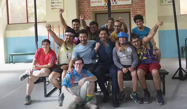 Shah-Rukh-Khan-surprises-Sitaare-Zameen-Par-cast-on-set