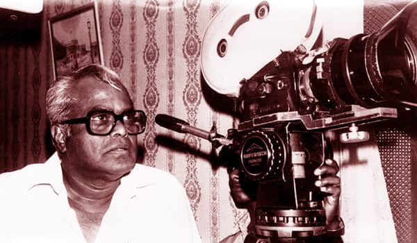 Flashback-The-sun-shining-between-two-mountains,-MGR-and-Shivaji