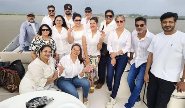 90-stars-gather-in-Goa-Dance,-dance,-party,-celebrate