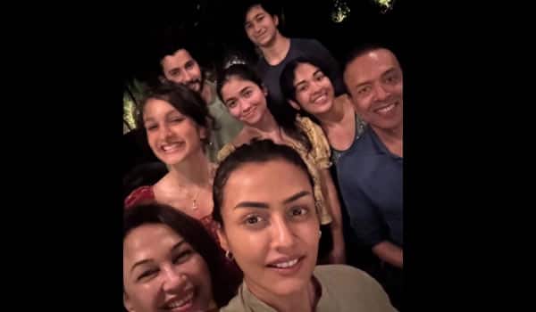 Mahesh-Babu-becomes-one-of-the-crowd-during-Sri-Lanka-tour