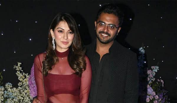 Photos-with-husband-removed-Hansika-in-the-final-stages-of-divorce