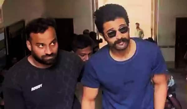 Vijay-Deverakonda-appears-before-the-Enforcement-Directorate