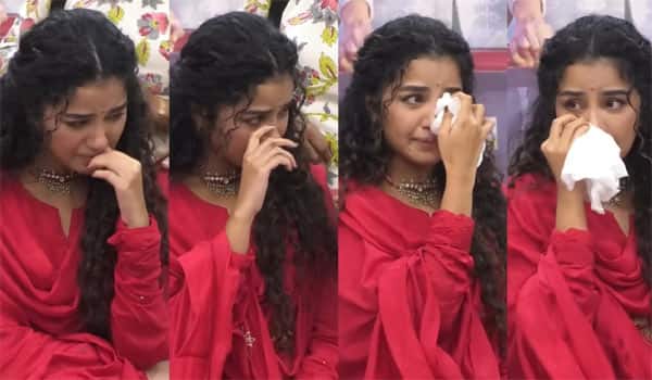 Anupama-Parameswaran-dazzles-on-the-promotional-stage
