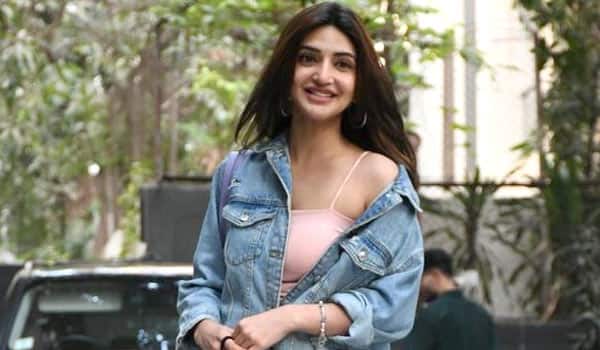 I-want-to-act-like-this-at-this-age-Srileela