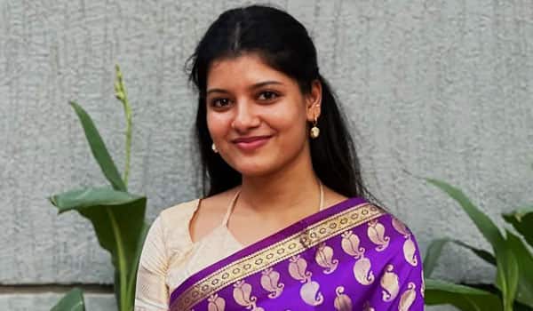 No-desire-to-become-a-heroine-Coolie-Monisha-Blessy