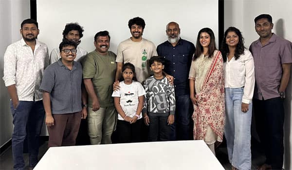 Sivakarthikeyan-calls-and-praises-the-Madras-Matinee-crew