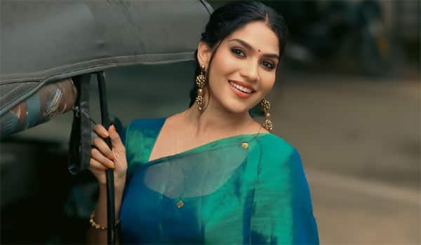 Swashika-refuses-to-act-in-Ram-Charans-film