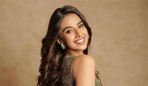 Which-actress-will-pair-up-with-Dhanush-in-a-Vijay-film