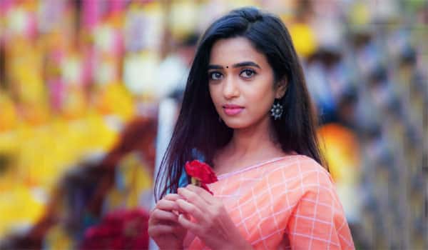 The-heroine-is-the-theatre-actress-Trupti-Ravindra