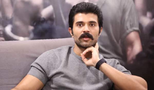 Vijay-Deverakonda-wears-shooting-clothes-for-promotions-without-money-to-buy-clothes
