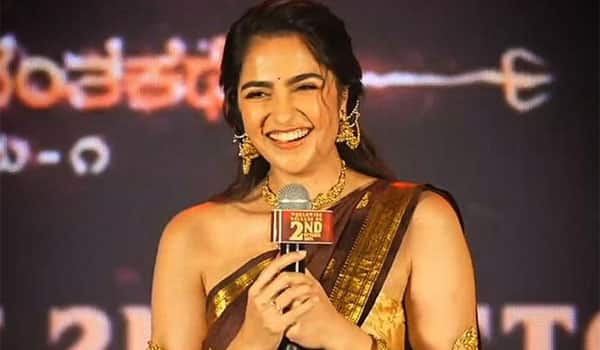 Rukmini-Vasanth-breaks-down-in-tears-at-the-Kantara-Chapter-1-film-festival!