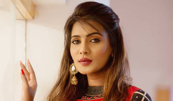 Actress-Meera-Mithun-appears-after-3-years-of-absconding