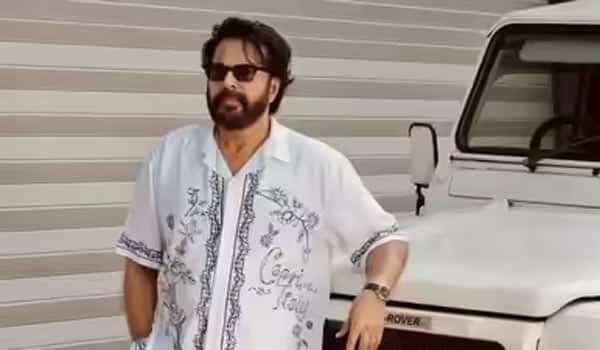 Fan-pays-tribute-to-Mammootty-at-Kannur-temple