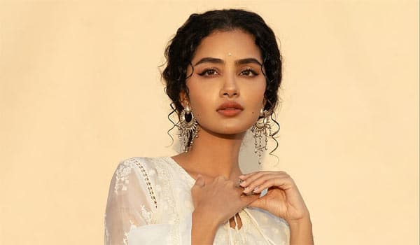 Anupama-Parameswaran-Shocked-As-Cyberbully-Turns-Out-To-Be-A-20-Year-Old-Girl-From-Tamil-Nadu