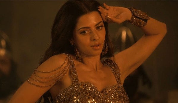 Its-not-Nikhila-Vimal-who-is-doing-the-item-dance,-its-Vedika-the-suspense-is-broken