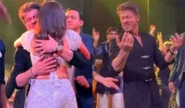Shah-Rukh-Khan-dances-at-MP-Supriya-Sules-daughters-wedding