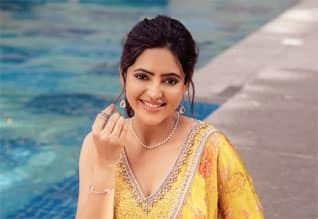 மாடுகளை நானே குளிப்பாட்டுவேன்: அட...டா... அதுல்யா