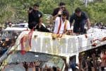 மதுரையில் விஜய்க்கு உற்சாக வரவேற்பு : பின்தொடராதீங்கனு சொல்லியும் கேட்காத ரசிகர்கள்