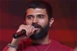 பழங்குடியினரை அவமதிக்கும் விதமாக பேசியதாக விஜய் தேவரகொண்டா மீது போலீஸில் புகார்