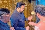 திருமலைக்குமாரசாமி கோவிலில் மோகன்லால் தங்க வேல் செலுத்தி தரிசனம்