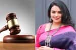 ஸ்வேதா மேனன் மீதான வழக்கை நிறுத்தி வைத்து உத்தரவிட்ட உயர்நீதிமன்றம்