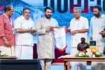 பிரம்மாண்ட விழா நடத்தி மோகன்லாலை கவுரவித்த கேரள அரசு