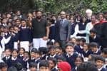 தான் படித்த பள்ளிக்கு மீண்டும் சென்ற சசிகுமார்