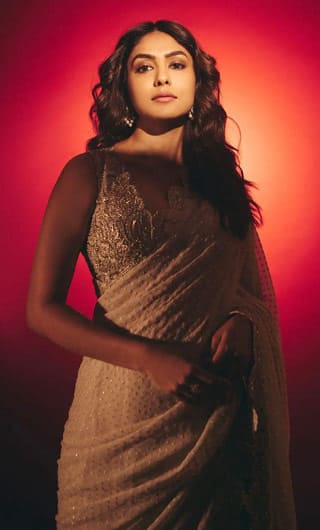 மிருணாள் தாக்கூர்