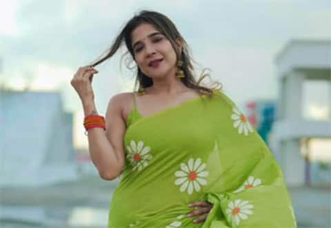 சாக்ஷி அகர்வால்