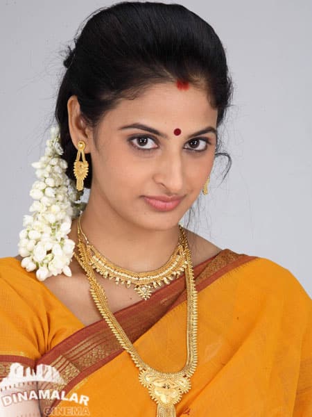 யாமினி சர்மா