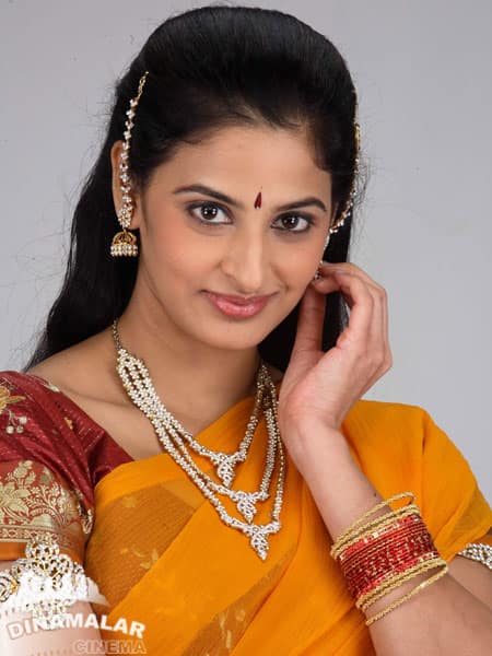 யாமினி சர்மா