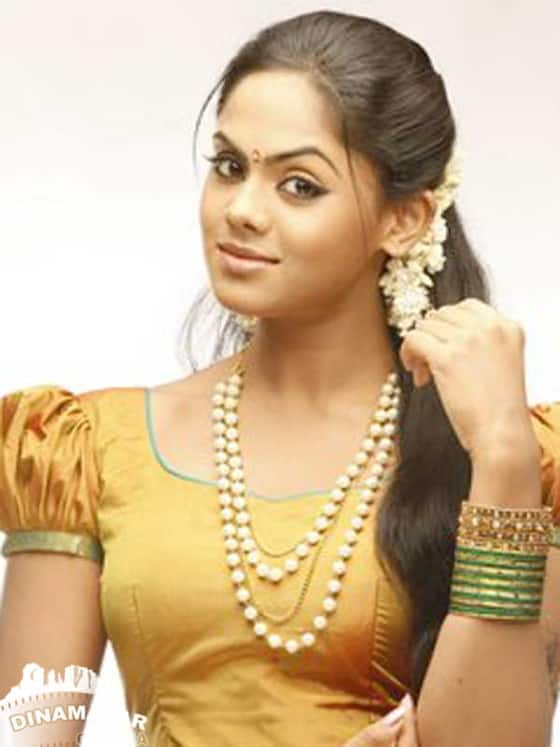 கார்த்திகா(ராதா மகள்)