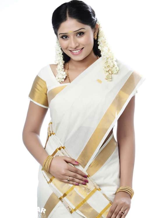 லயா
