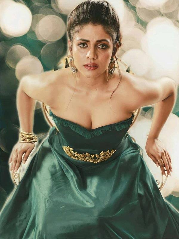 இனியா
