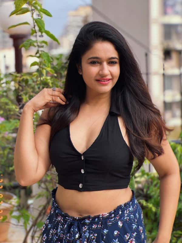 பூனம் பஜ்வா