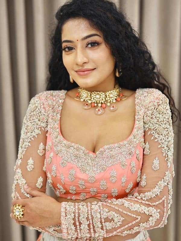 அஞ்சலி நாயர்