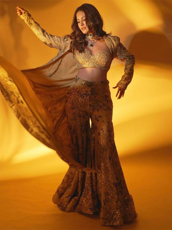 அமைரா தஸ்தூர்